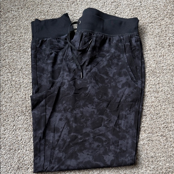 NWT CRZ YOGA Jogger Pants - the smoke ink mist- size L US 12 Black and Grey - Picture 9 of 9